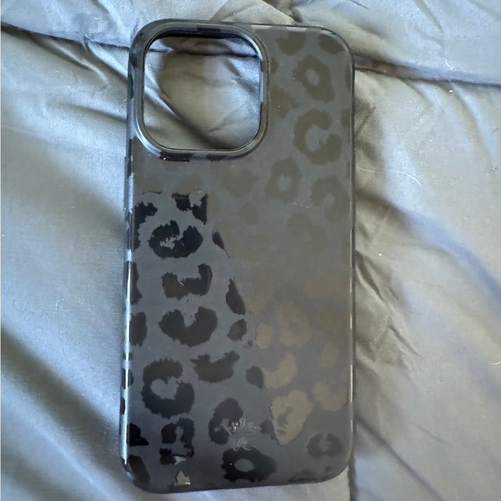 velvet caviar  iPhone 13 / iPhone 13 Pro MagSafe leopard print case